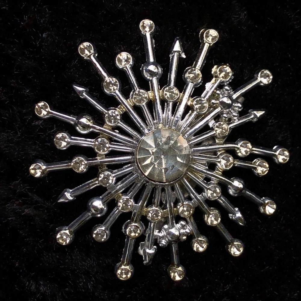 Vintage Starburst Arrows Silver Tone Brooch